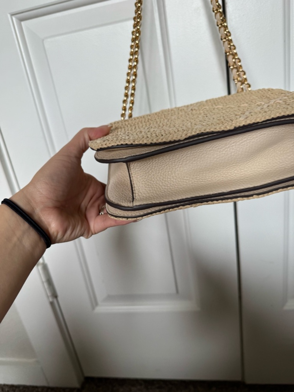 Tory Burch Cream Woven Shoulder Bag with Gold Accents - Picture 4 of 7